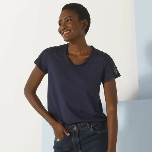 Tricou cu gât rotund și dantelă