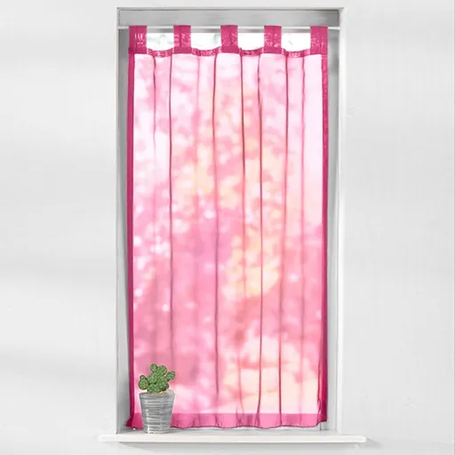 Perdea din voal finisată cu bucle