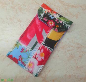 Virágos patchwork mobiltok