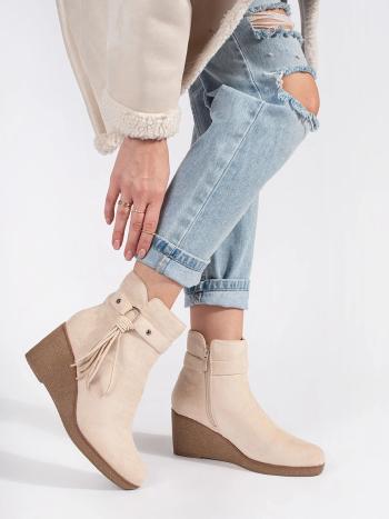Botine moderne de culoare bej deschis pentru femei, pe cuantă