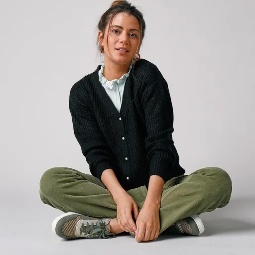 Pulover cu decolteu în V cu nasturi de perle