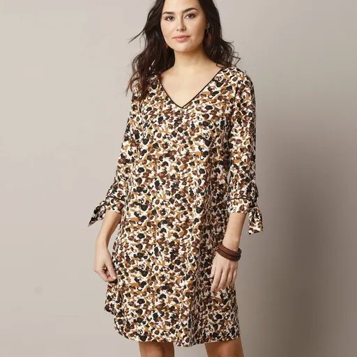 Rochie evazată cu imprimeu și tiv contrastant