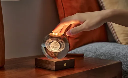 Lampă de masă cu motiv laser 3D, multe variante - Gingko Motiv: Saturn