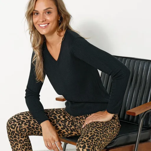 Pulover cu decolteu în V și nervuri