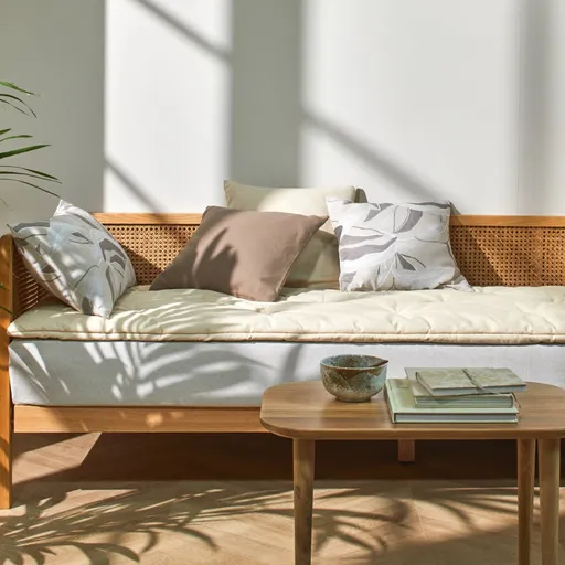 Pernă monocromă lungă pentru canapea