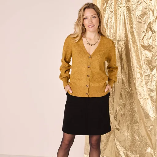 Pulover tricotat elastic cu model