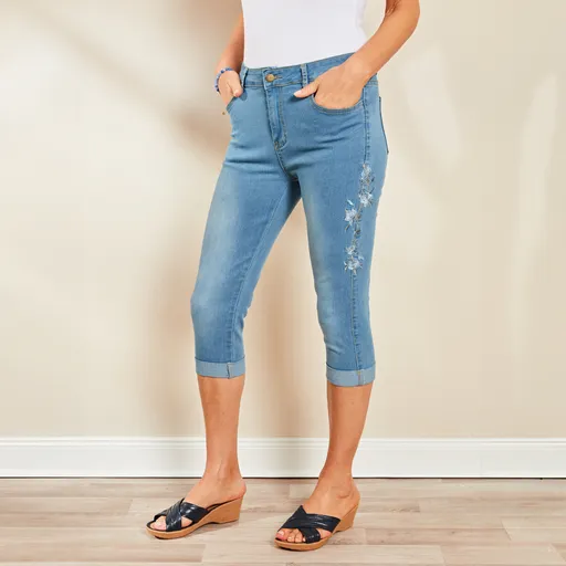 Blugi Capri cu broderie