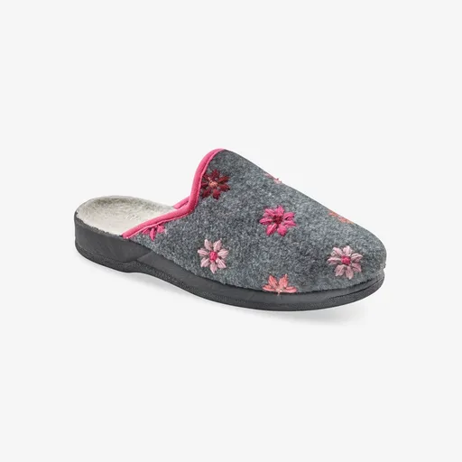 Papuci cu flori brodate