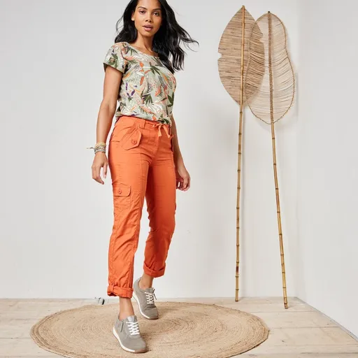 Pantaloni drepți cu buzunare și picioare de pantalon