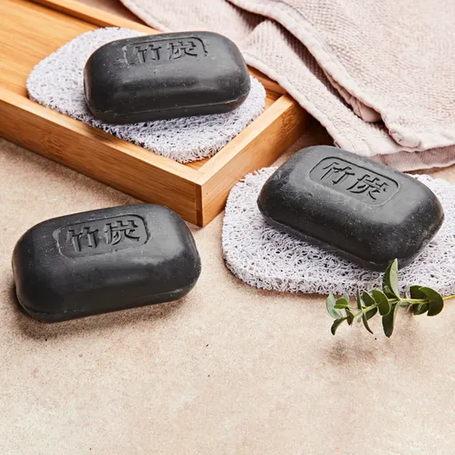 3 săpunuri cu cărbune activ