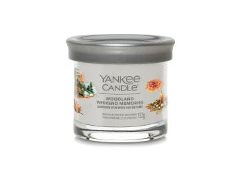 Yankee Candle Lumânare aromatică Signature mică Woodland Weekend Memories 122 g