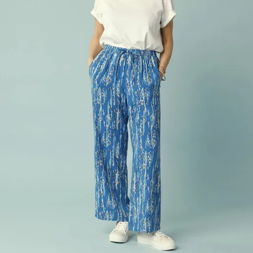 Pantaloni evazați cu imprimeu, pentru siluetă mică