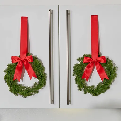 2 coroane de brad, roșii