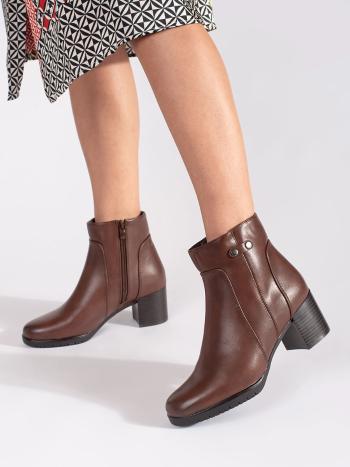 Botine maro la modă pentru femei pe un toc lat