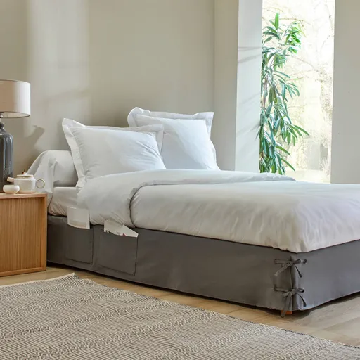 Husă de pat cu volane și legături