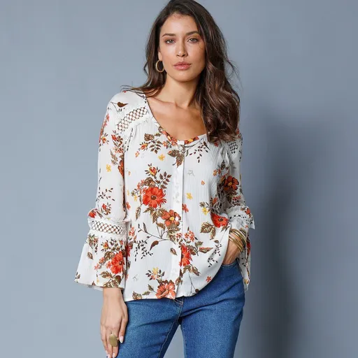 Bluză cu detalii macrameu și imprimeu