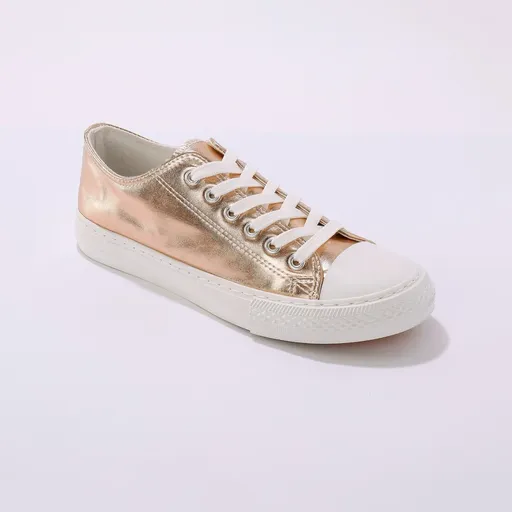 Adidași cu șireturi metalice