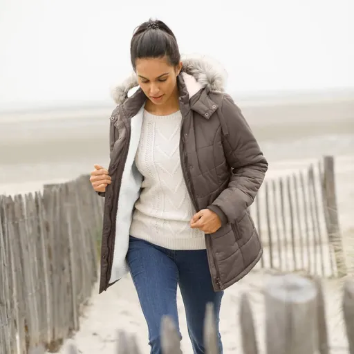 Jachetă impermeabilă cu glugă și garnitură din blană artificială