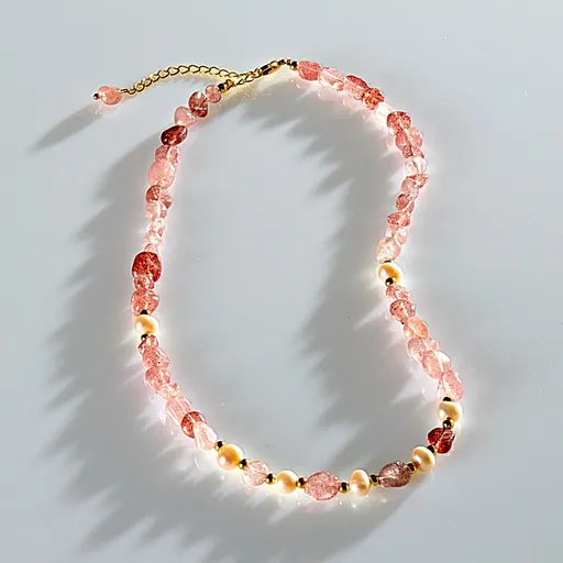 Colier cu cuart căpsună