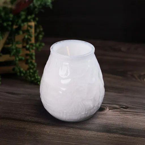 Lumânare în suport de sticlă albă