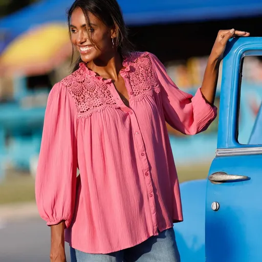 Bluză din crep cu macrame și mâneci 7/8