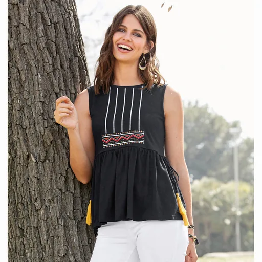 Top cu volane cu broderie