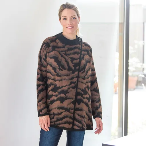 Pulover în butonieră cu model de blană de animal