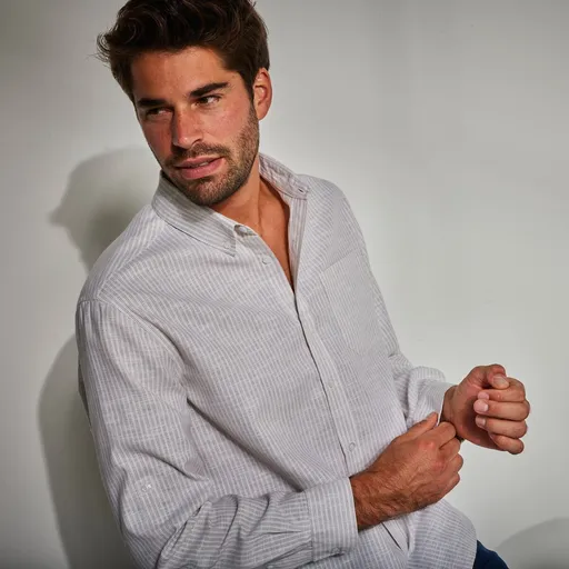 Cămașă în dungi cu mâneci rulate