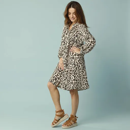 Rochie cămașă cu model leopard, pentru siluetă mică