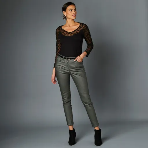 Pantaloni subțiri cu efect lucios