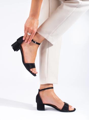 Sandale trendy pentru femei negre pe un toc lat