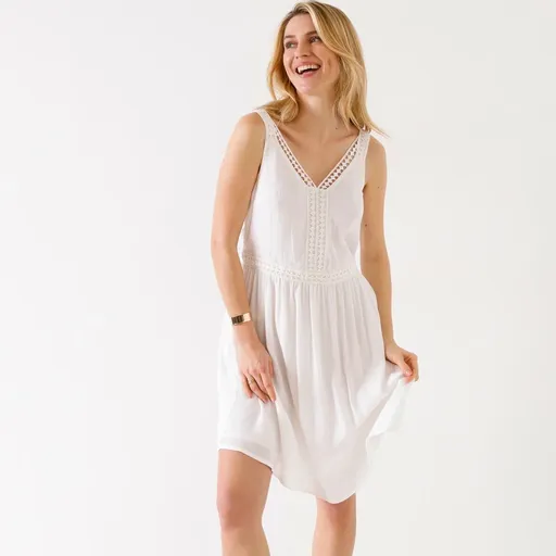 Rochie evazată din crep și macrame