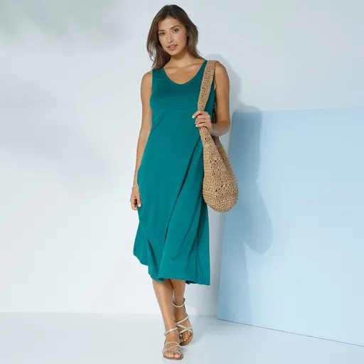 Rochie midi evazată fără mâneci de culoare solidă