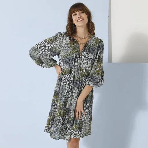 Rochie scurtă evazată din crepon aerisit cu imprimeu