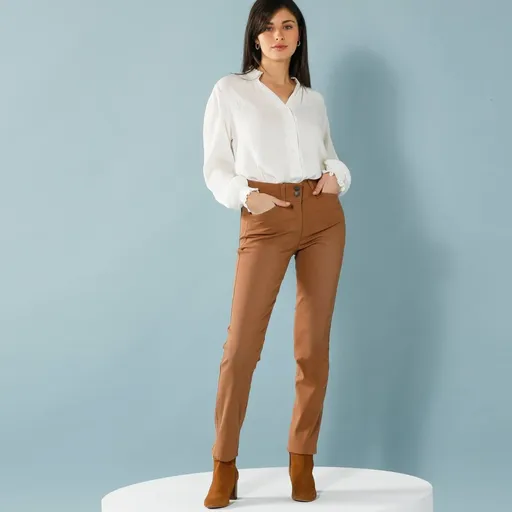 Pantaloni drepți pentru o siluetă mai mică