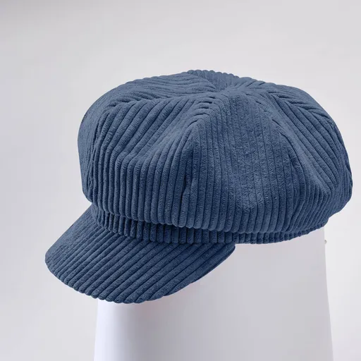 Beretă din catifea cu vizieră