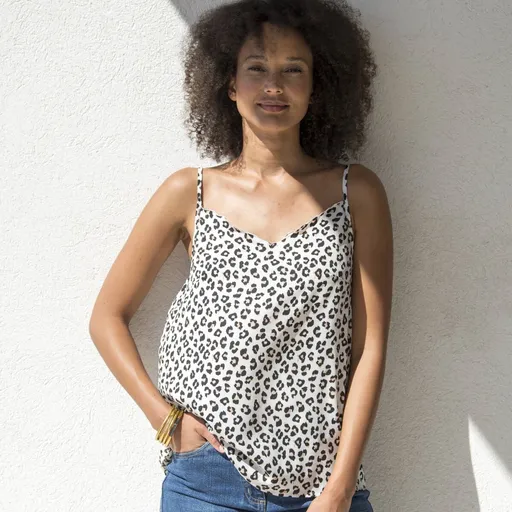 Top cu decolteu în V cu finisaj ondulat și imprimeu leopard