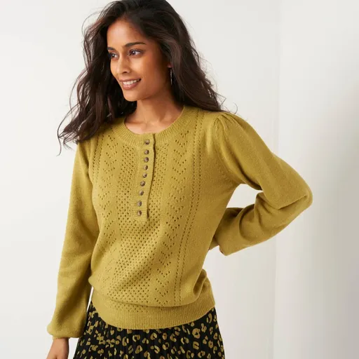 Pulover ajurat cu decolteu tunisian și nasturi