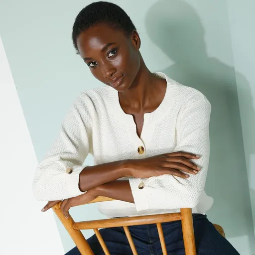 Pulover cu decolteu cu nasturi și mâneci 3/4