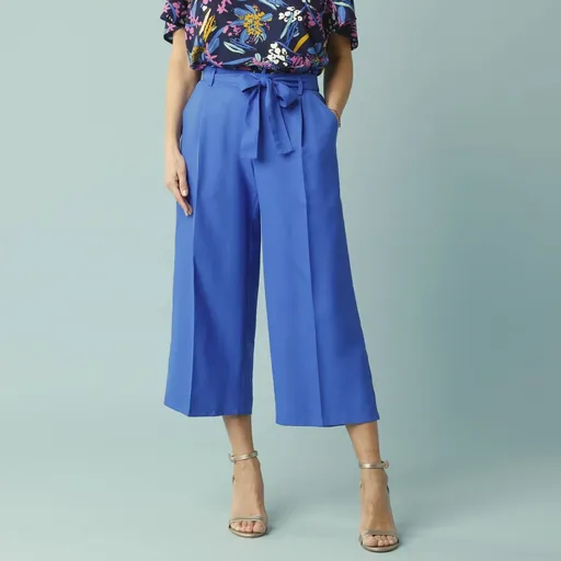 Pantaloni largi 7/8 cu talie elastică și curea, pentru o siluetă mai mică