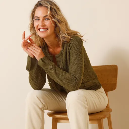 Pulover tricotat original și nasturi cu patină de aur