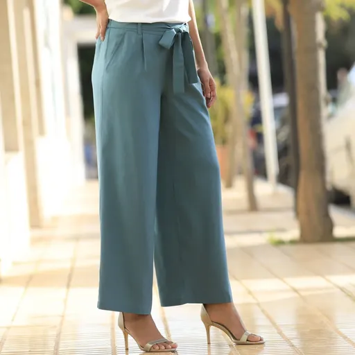 Pantaloni cu croi larg până la glezne