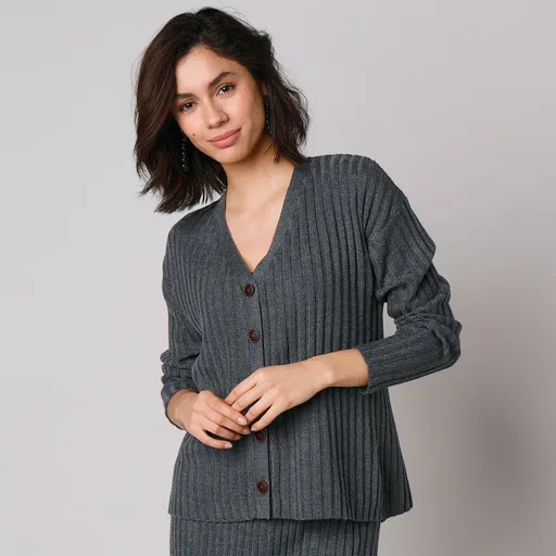 Pulover cu nasturi din tricot cu nervuri