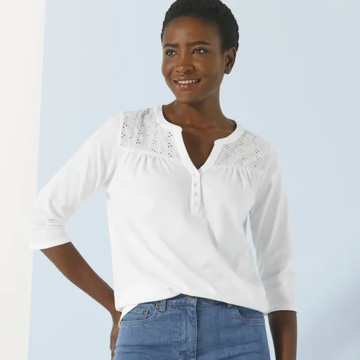 Tricou cu decolteu cu nasturi, mâneci 3/4 și madeira