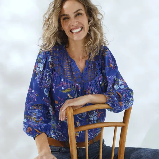 Bluză din crep cu macramé și mâneci 3/4, imprimată