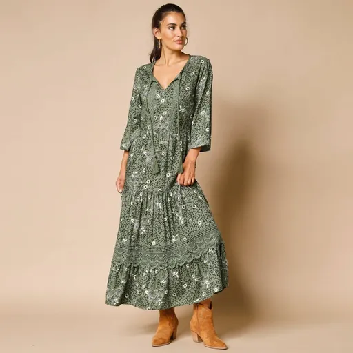 Rochie lungă cu imprimeu și macrame