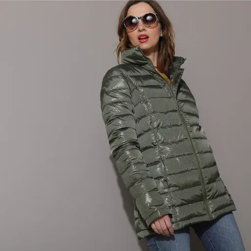 Jachetă scurtă cu efect perlat