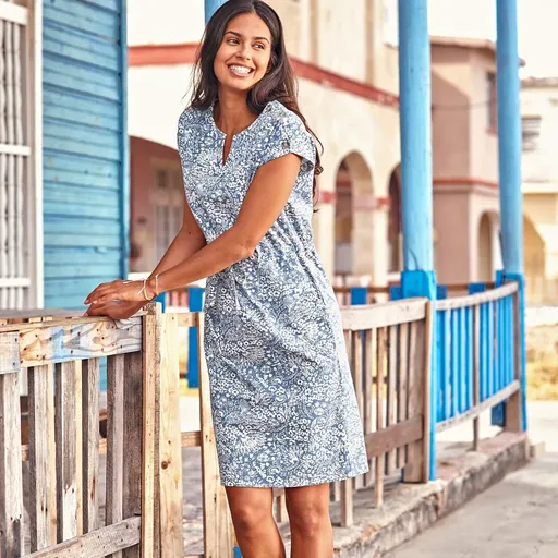 Rochie cu imprimeu și nasturi pe umeri