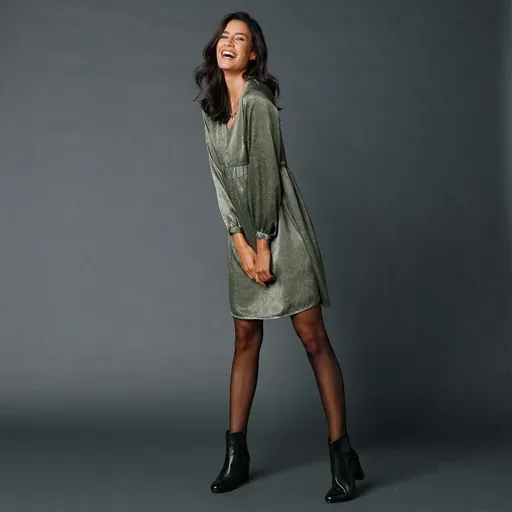 Rochie jacquard cu decolteu în V