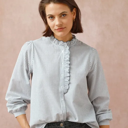 Bluză cu dungi și volane